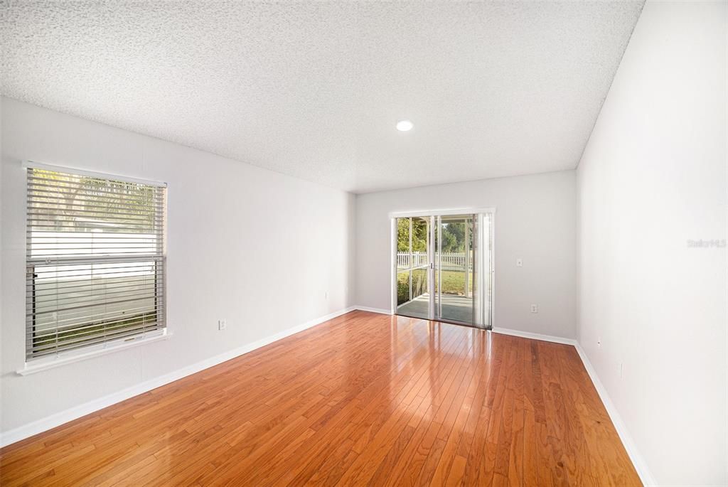 For Sale: $335,000 (3 beds, 2 baths, 1468 Square Feet)