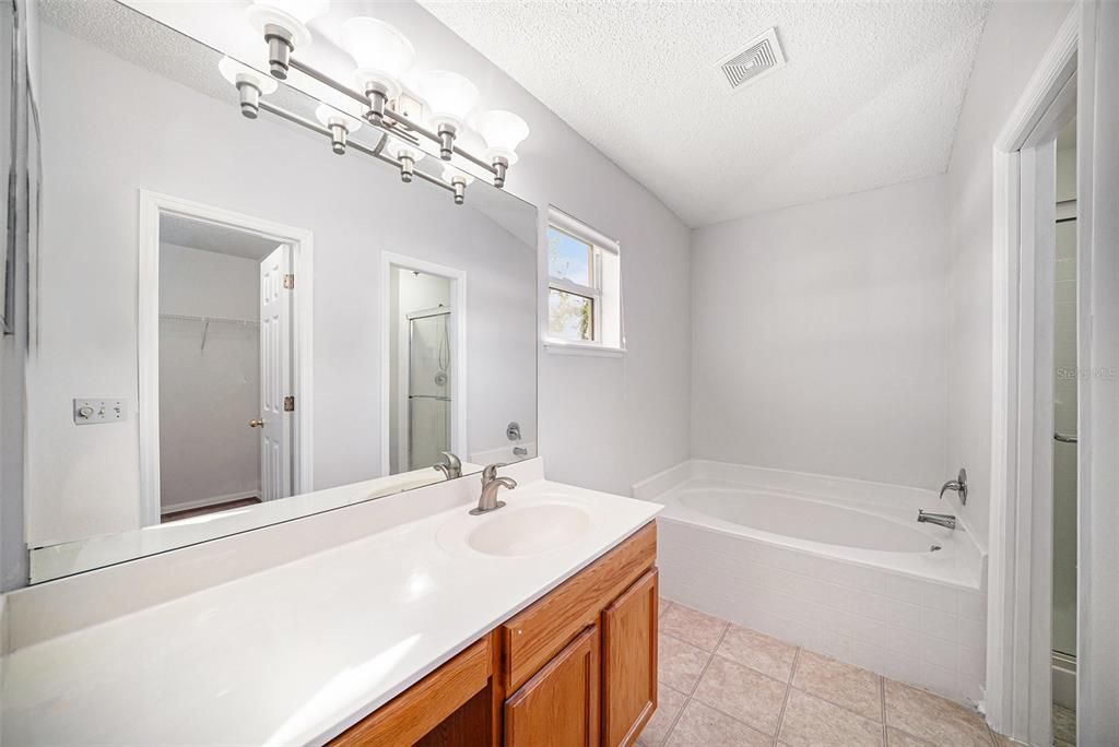 For Sale: $335,000 (3 beds, 2 baths, 1468 Square Feet)