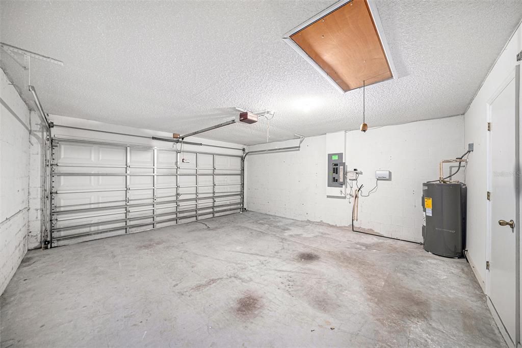 For Sale: $335,000 (3 beds, 2 baths, 1468 Square Feet)