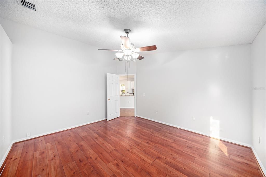 For Sale: $335,000 (3 beds, 2 baths, 1468 Square Feet)