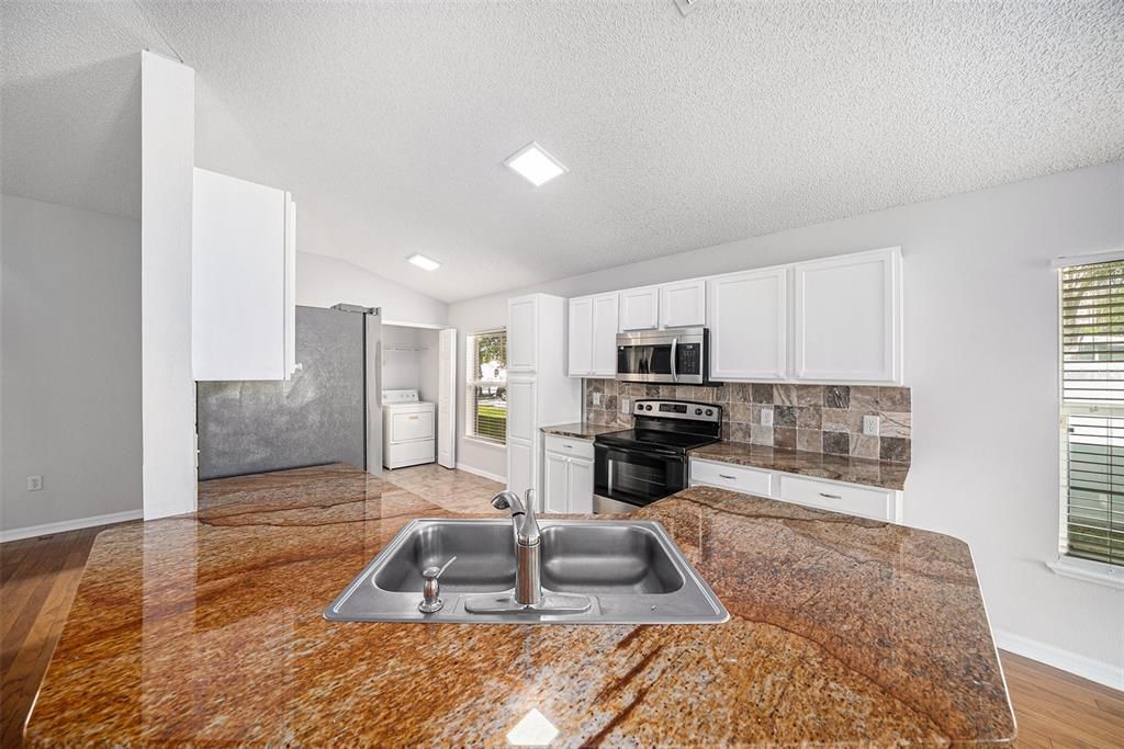 For Sale: $335,000 (3 beds, 2 baths, 1468 Square Feet)