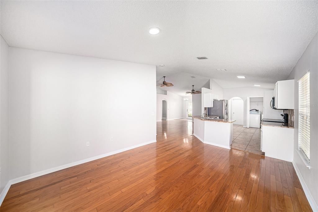 For Sale: $335,000 (3 beds, 2 baths, 1468 Square Feet)