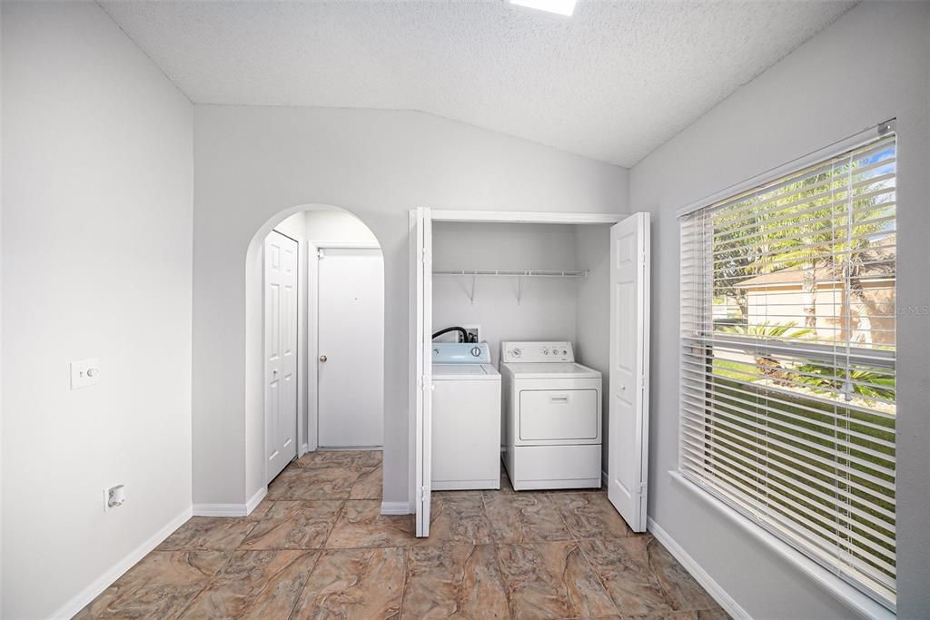 For Sale: $335,000 (3 beds, 2 baths, 1468 Square Feet)