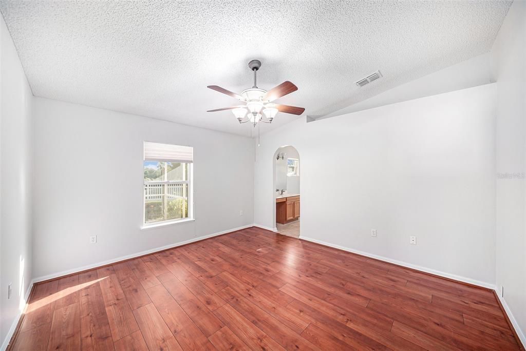 For Sale: $335,000 (3 beds, 2 baths, 1468 Square Feet)