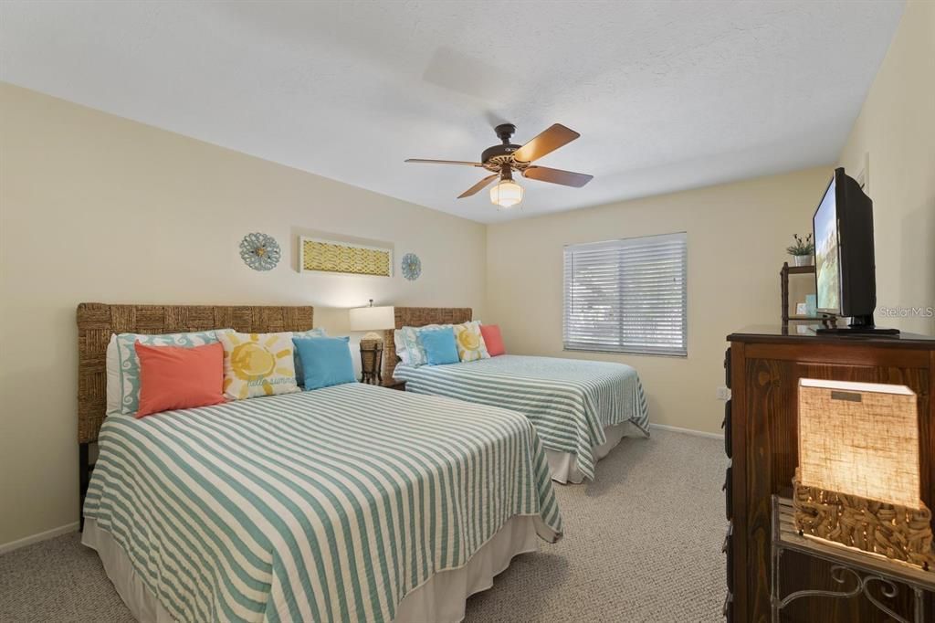 出租: $6,000 (3 贝兹, 2 浴室, 2251 平方英尺)