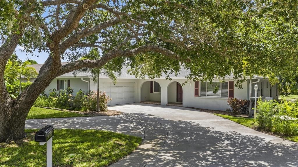 出租: $6,000 (3 贝兹, 2 浴室, 2251 平方英尺)