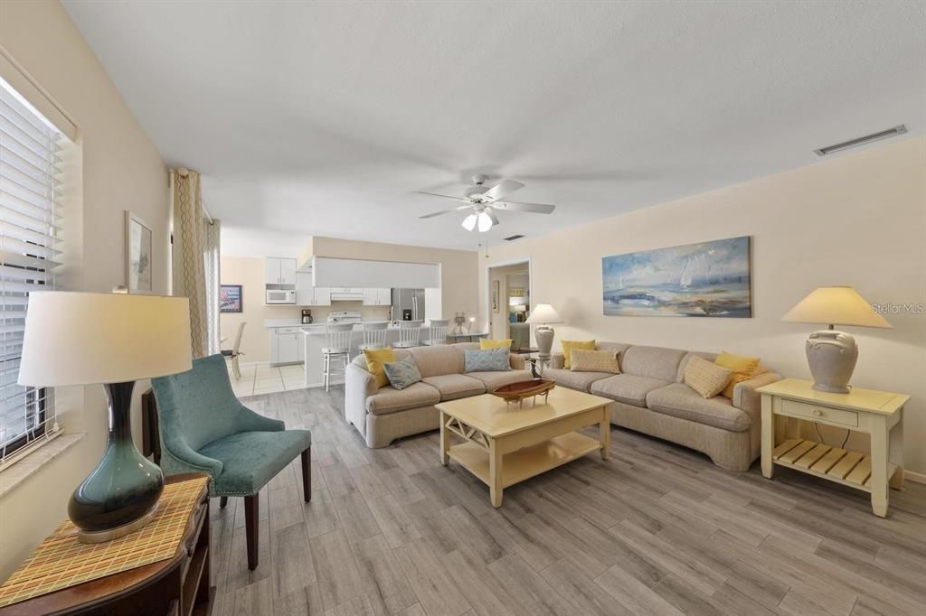 出租: $6,000 (3 贝兹, 2 浴室, 2251 平方英尺)