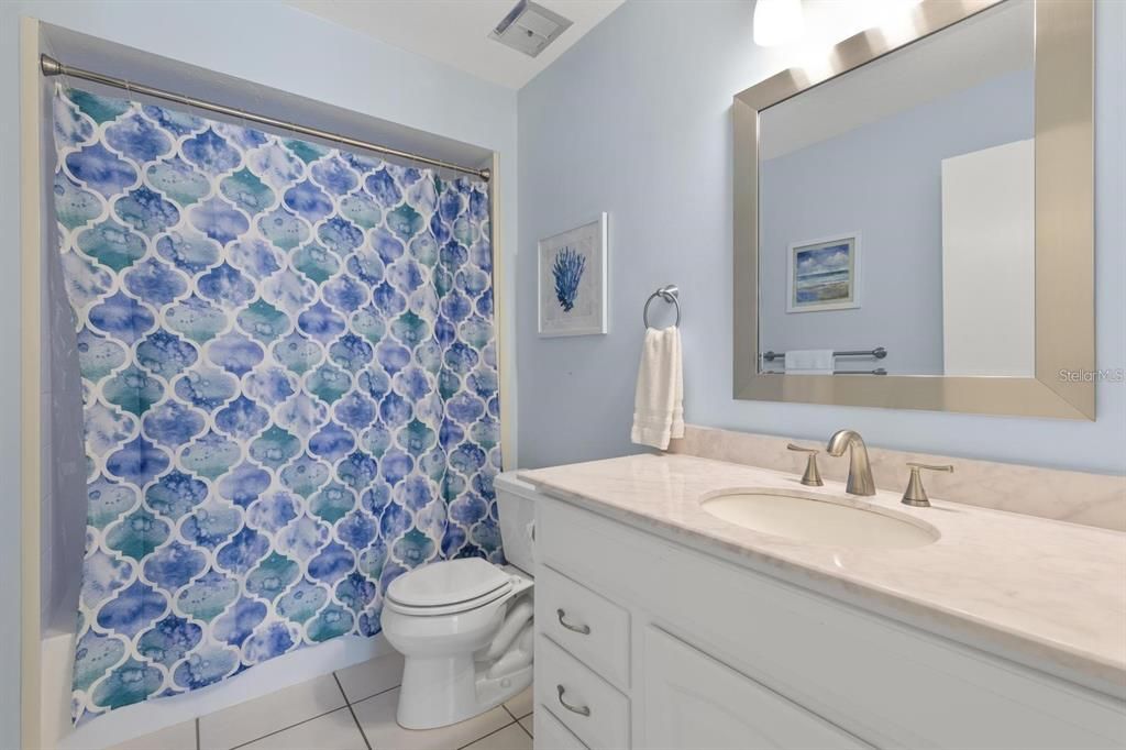 出租: $6,000 (3 贝兹, 2 浴室, 2251 平方英尺)