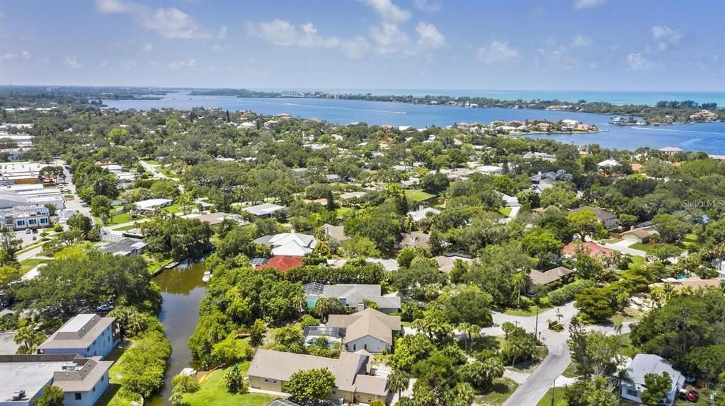 出租: $6,000 (3 贝兹, 2 浴室, 2251 平方英尺)