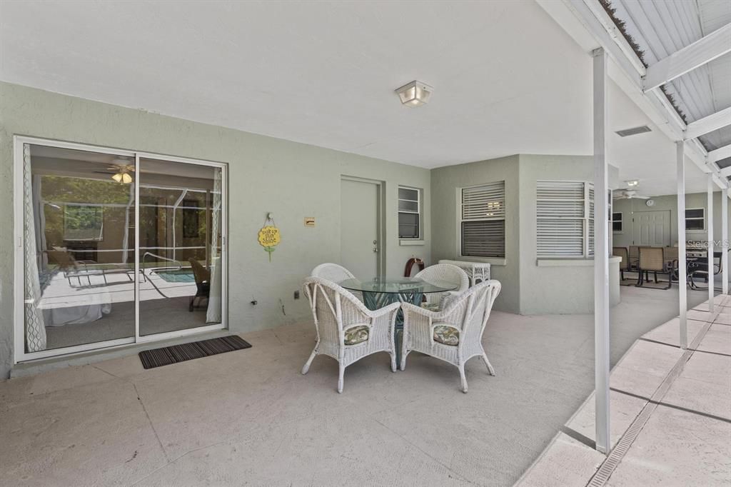 出租: $6,000 (3 贝兹, 2 浴室, 2251 平方英尺)