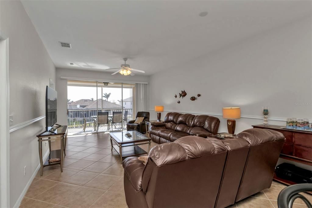 For Sale: $345,000 (3 beds, 2 baths, 1517 Square Feet)