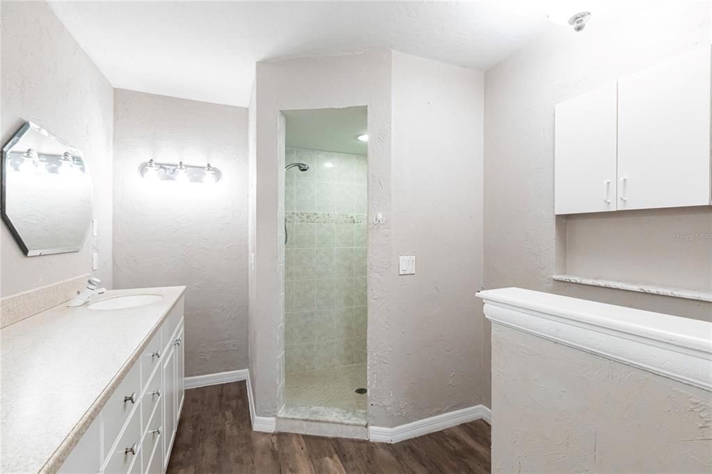 En Venta: $499,000 (3 camas, 2 baños, 2460 Pies cuadrados)