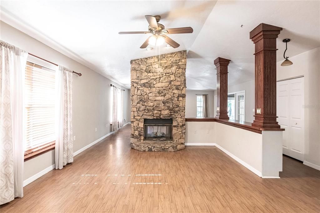 En Venta: $499,000 (3 camas, 2 baños, 2460 Pies cuadrados)