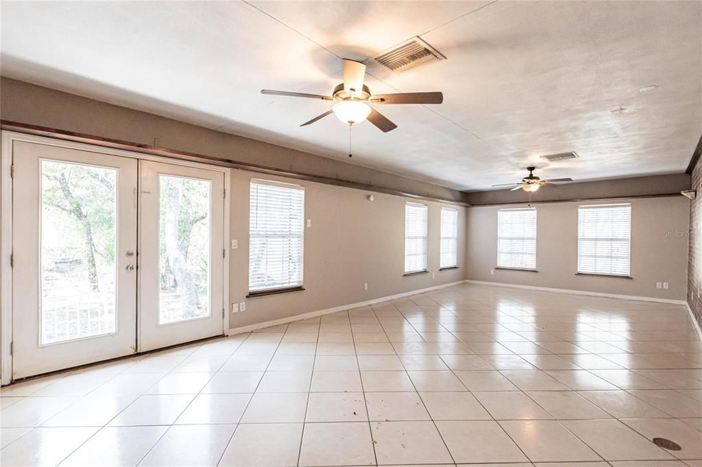 En Venta: $499,000 (3 camas, 2 baños, 2460 Pies cuadrados)