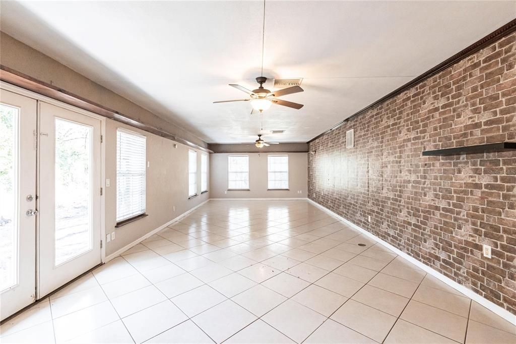 En Venta: $499,000 (3 camas, 2 baños, 2460 Pies cuadrados)