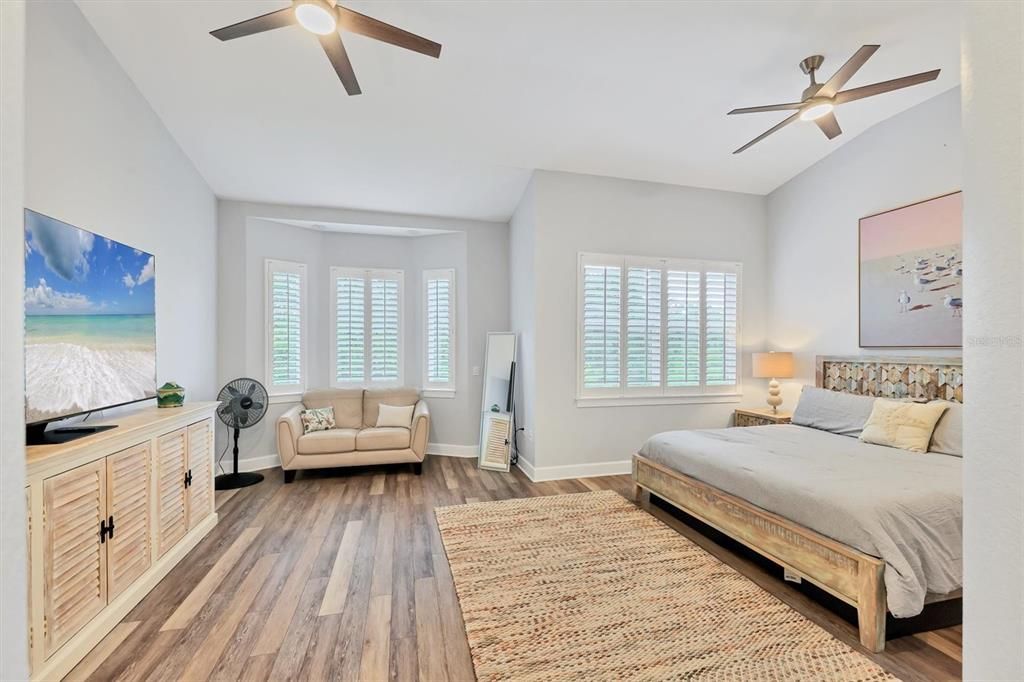 Activo con contrato: $6,200 (4 camas, 3 baños, 2719 Pies cuadrados)