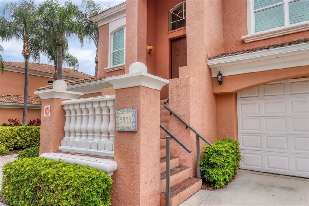 Activo con contrato: $6,200 (4 camas, 3 baños, 2719 Pies cuadrados)