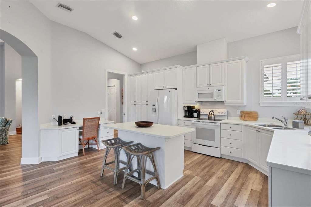 Activo con contrato: $6,200 (4 camas, 3 baños, 2719 Pies cuadrados)