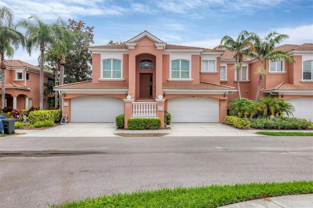 Activo con contrato: $6,200 (4 camas, 3 baños, 2719 Pies cuadrados)