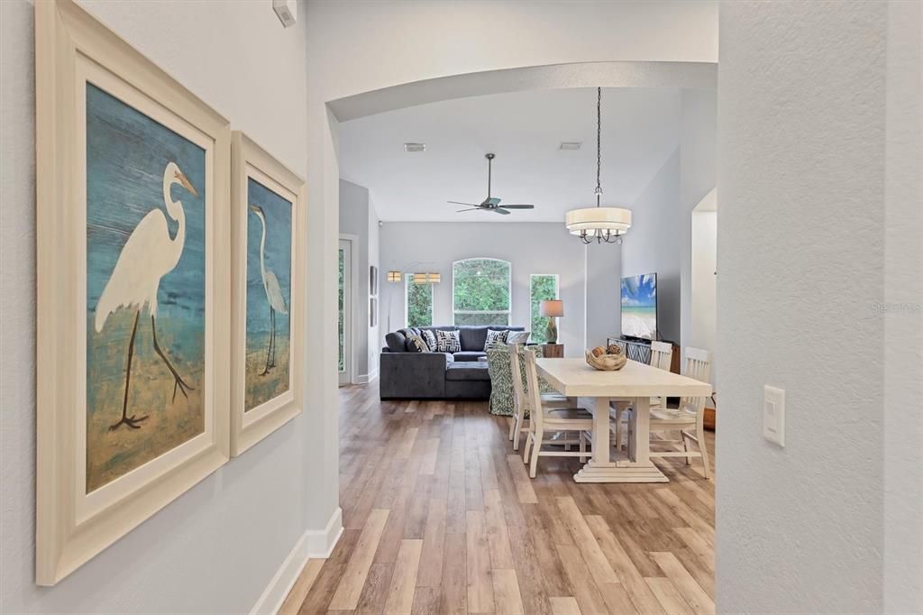 Activo con contrato: $6,200 (4 camas, 3 baños, 2719 Pies cuadrados)