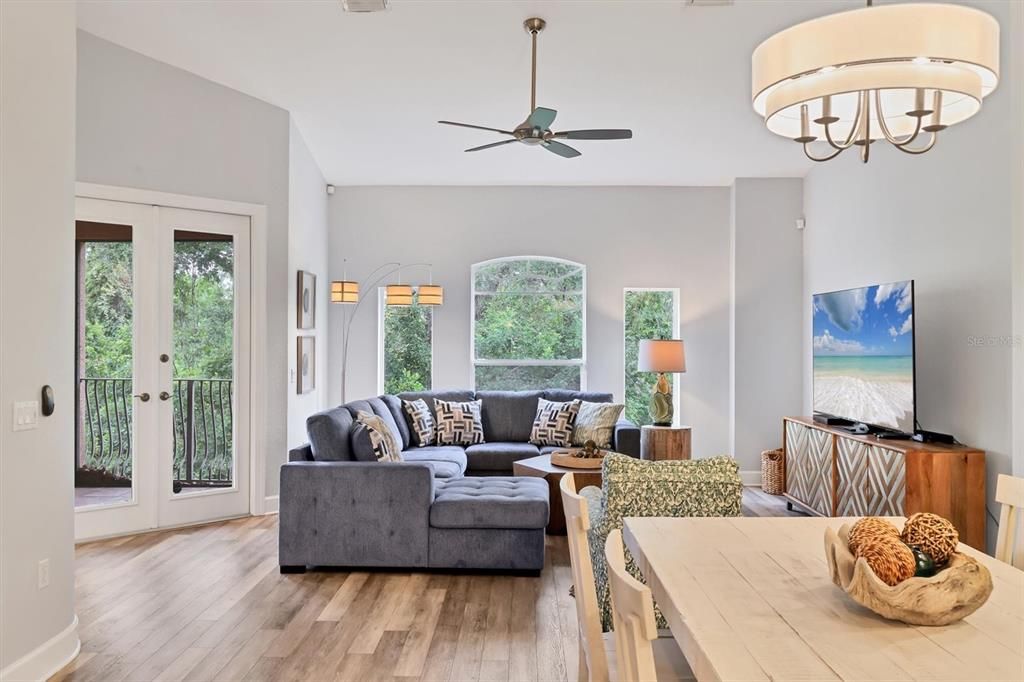 Activo con contrato: $6,200 (4 camas, 3 baños, 2719 Pies cuadrados)