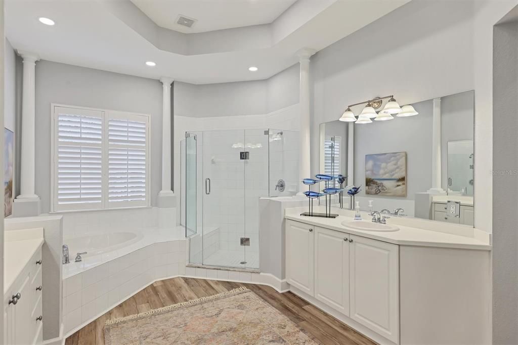 Activo con contrato: $6,200 (4 camas, 3 baños, 2719 Pies cuadrados)