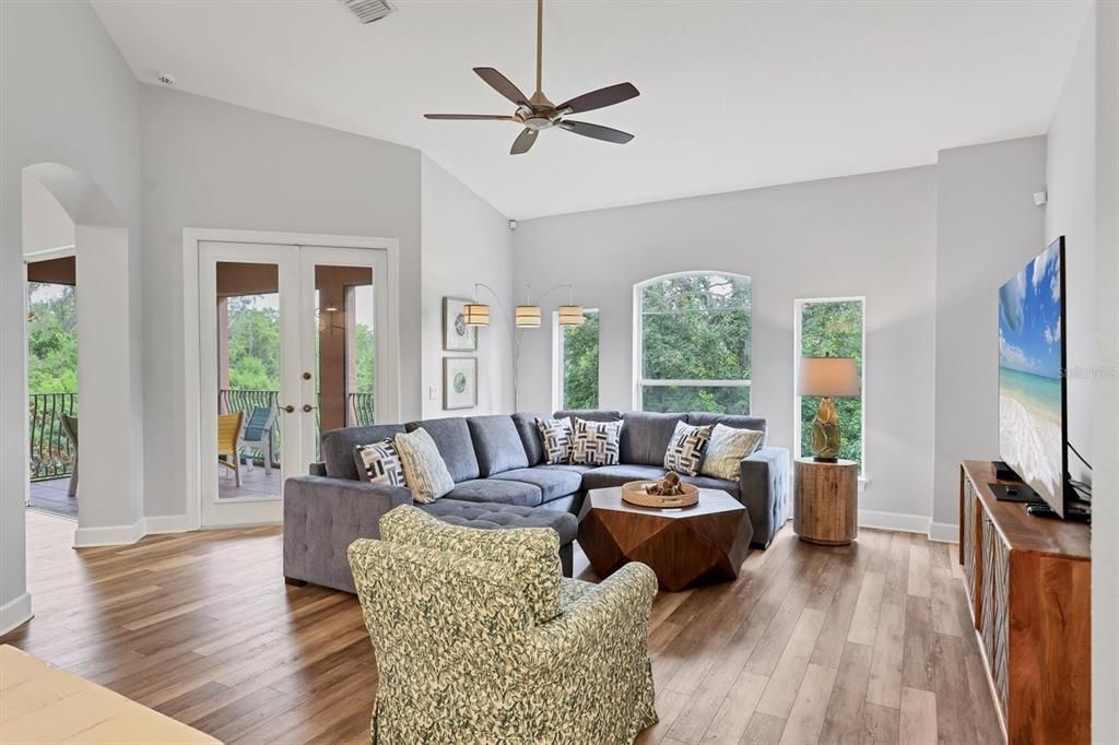 Activo con contrato: $6,200 (4 camas, 3 baños, 2719 Pies cuadrados)