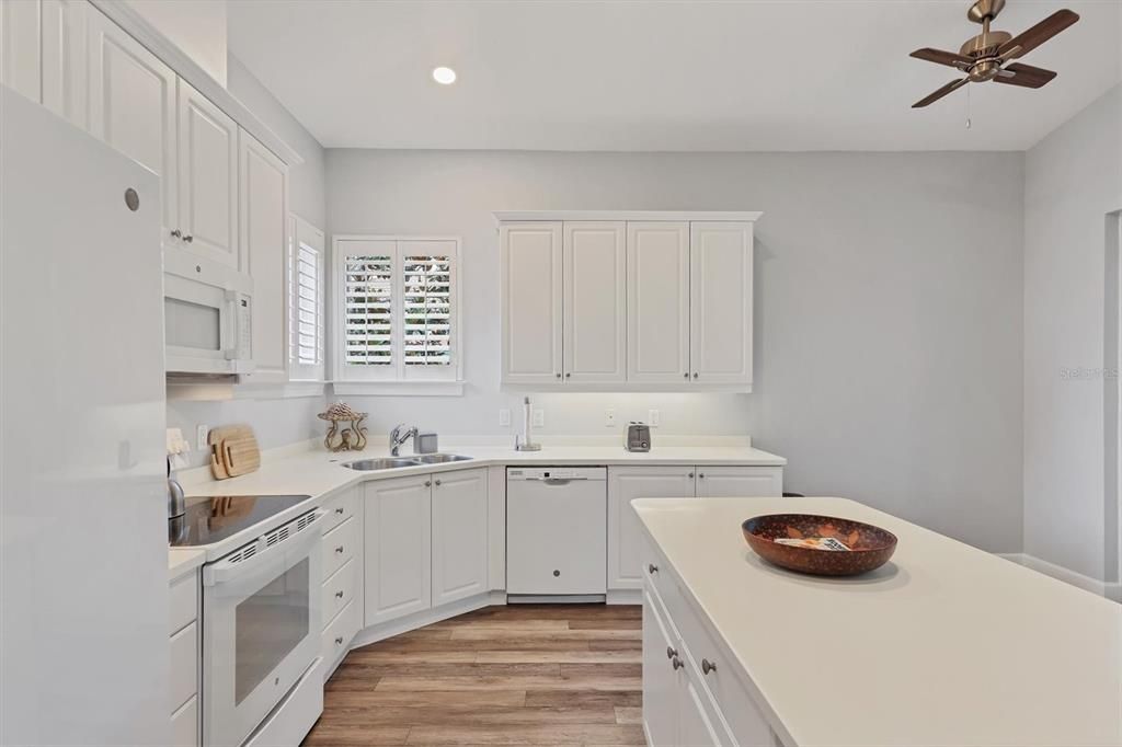 Activo con contrato: $6,200 (4 camas, 3 baños, 2719 Pies cuadrados)