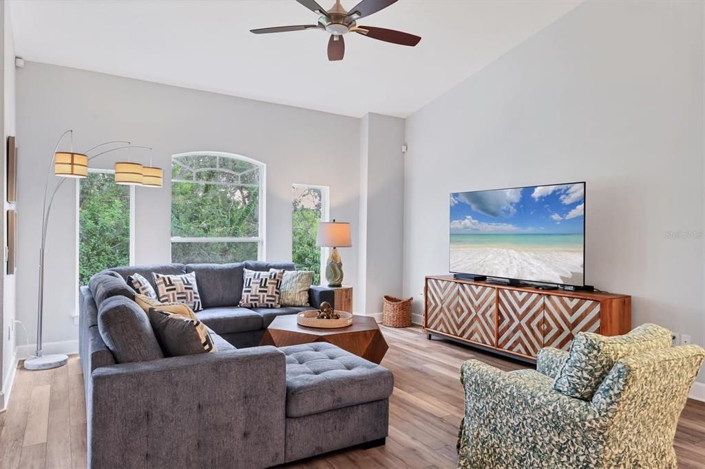 Activo con contrato: $6,200 (4 camas, 3 baños, 2719 Pies cuadrados)