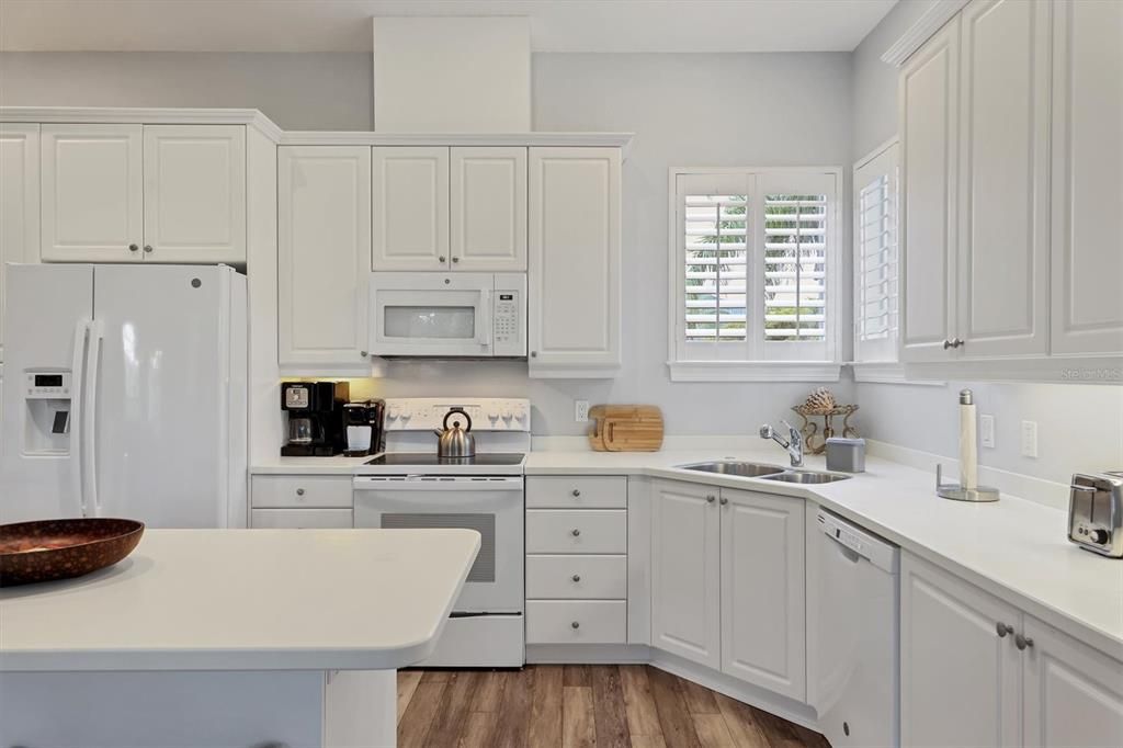 Activo con contrato: $6,200 (4 camas, 3 baños, 2719 Pies cuadrados)