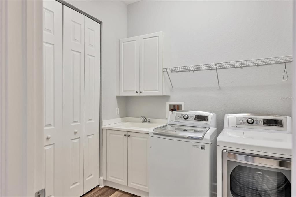 Activo con contrato: $6,200 (4 camas, 3 baños, 2719 Pies cuadrados)