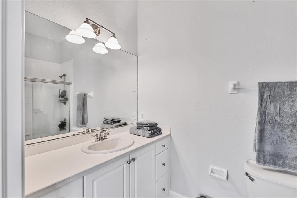 Activo con contrato: $6,200 (4 camas, 3 baños, 2719 Pies cuadrados)