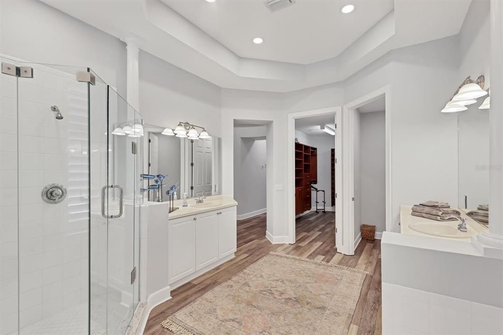 Activo con contrato: $6,200 (4 camas, 3 baños, 2719 Pies cuadrados)