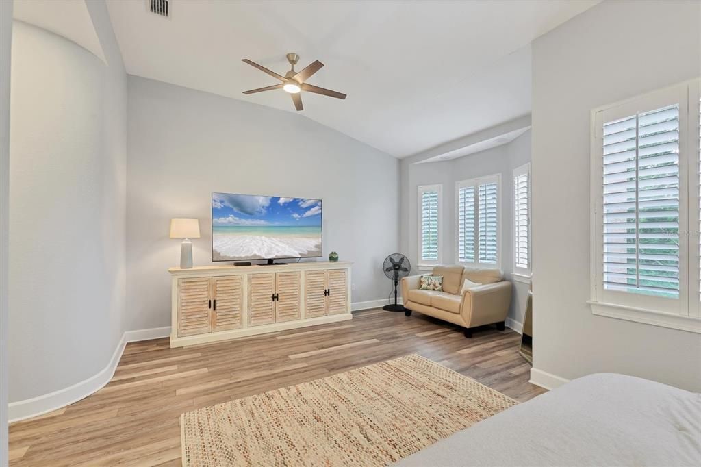 Activo con contrato: $6,200 (4 camas, 3 baños, 2719 Pies cuadrados)