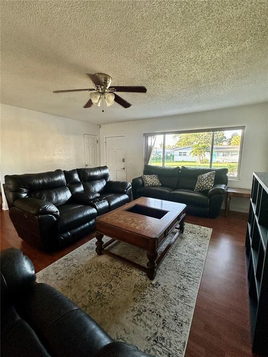 For Sale: $359,900 (3 beds, 2 baths, 1168 Square Feet)