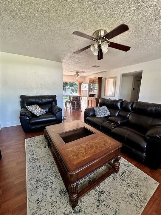 For Sale: $359,900 (3 beds, 2 baths, 1168 Square Feet)