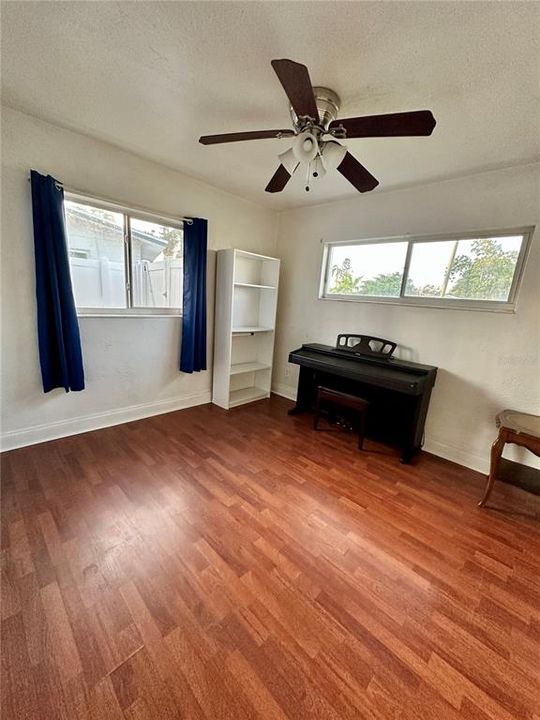 For Sale: $359,900 (3 beds, 2 baths, 1168 Square Feet)
