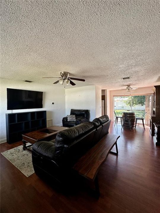 For Sale: $359,900 (3 beds, 2 baths, 1168 Square Feet)