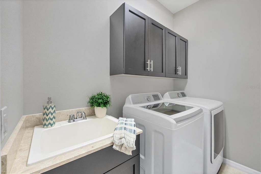 Active With Contract: $399,000 (2 beds, 2 baths, 1579 Square Feet)
