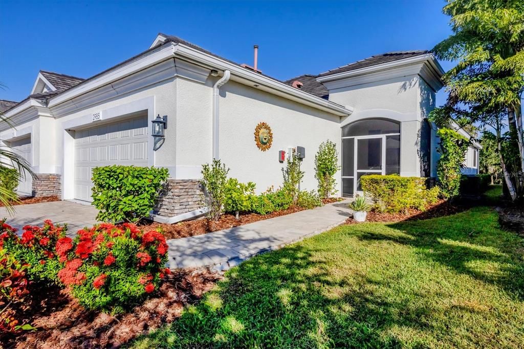 Active With Contract: $399,000 (2 beds, 2 baths, 1579 Square Feet)