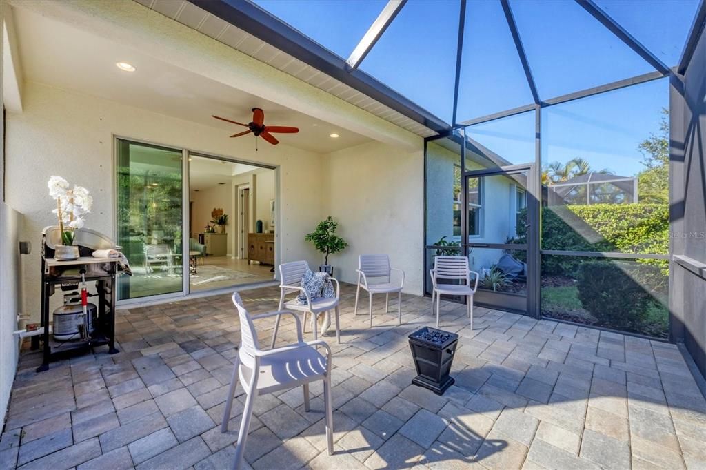 Active With Contract: $399,000 (2 beds, 2 baths, 1579 Square Feet)