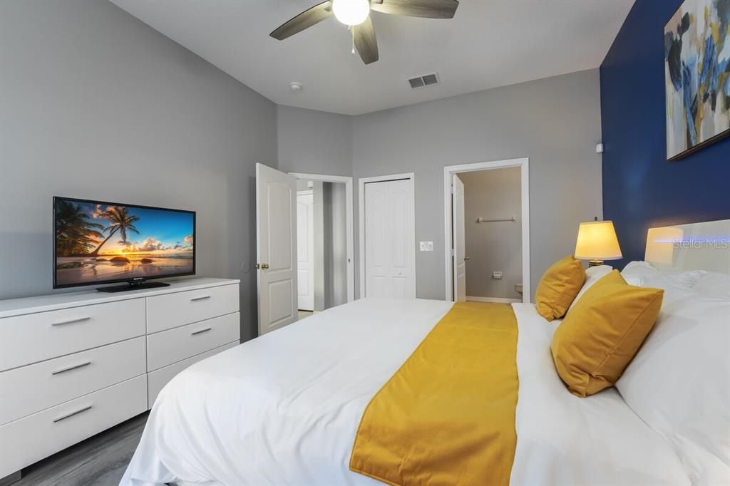 For Sale: $384,999 (4 beds, 3 baths, 1762 Square Feet)