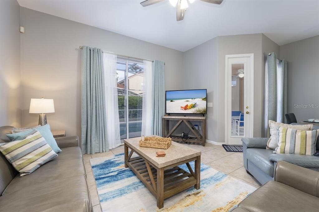 For Sale: $384,999 (4 beds, 3 baths, 1762 Square Feet)