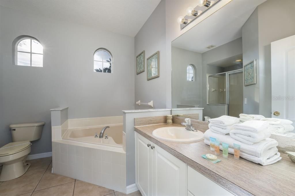 For Sale: $384,999 (4 beds, 3 baths, 1762 Square Feet)