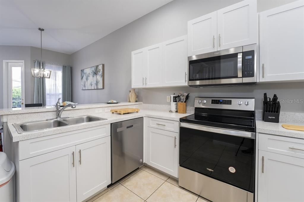 For Sale: $384,999 (4 beds, 3 baths, 1762 Square Feet)