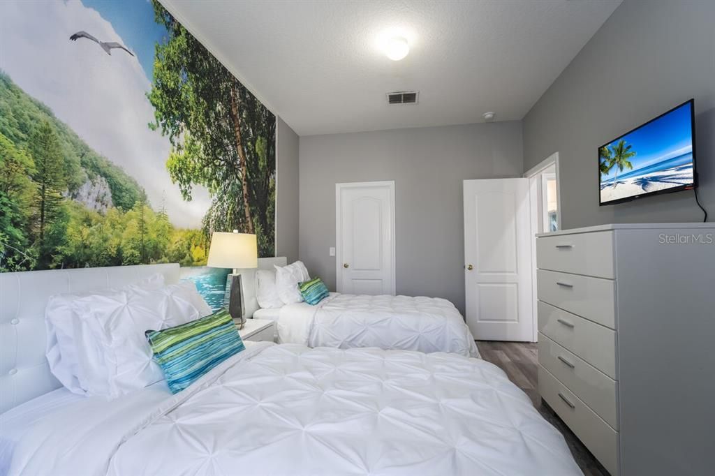 For Sale: $384,999 (4 beds, 3 baths, 1762 Square Feet)