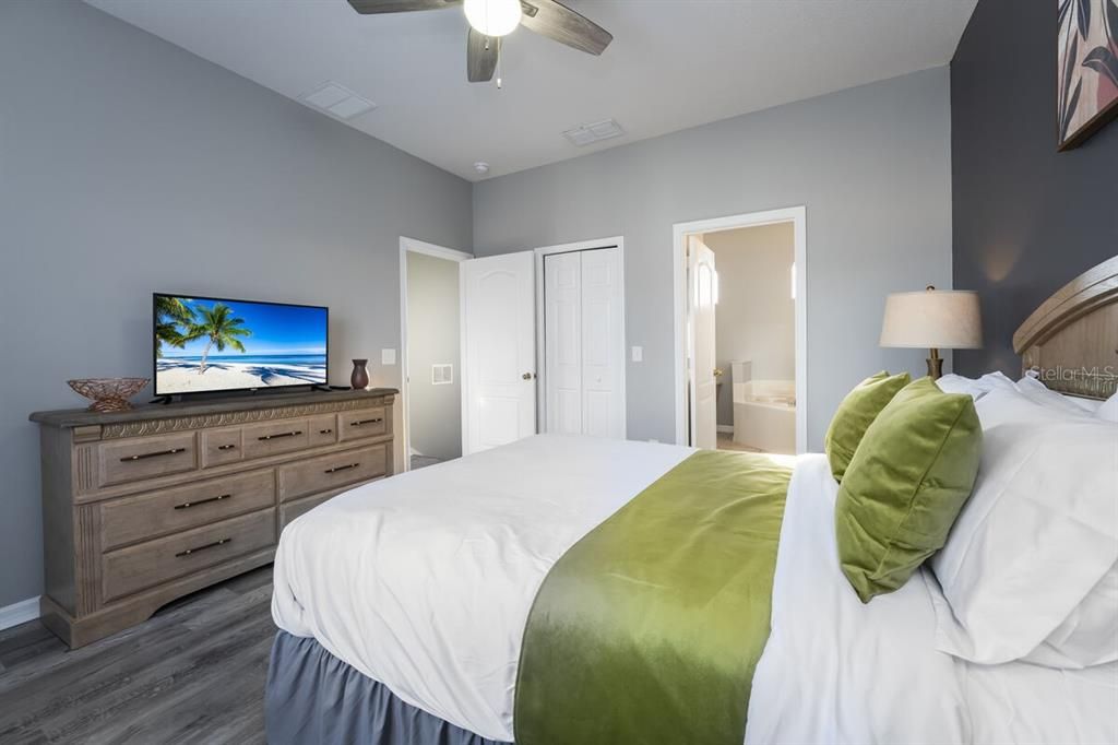 For Sale: $384,999 (4 beds, 3 baths, 1762 Square Feet)