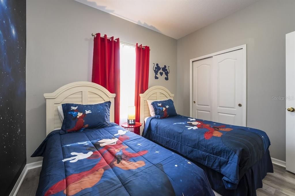 For Sale: $384,999 (4 beds, 3 baths, 1762 Square Feet)