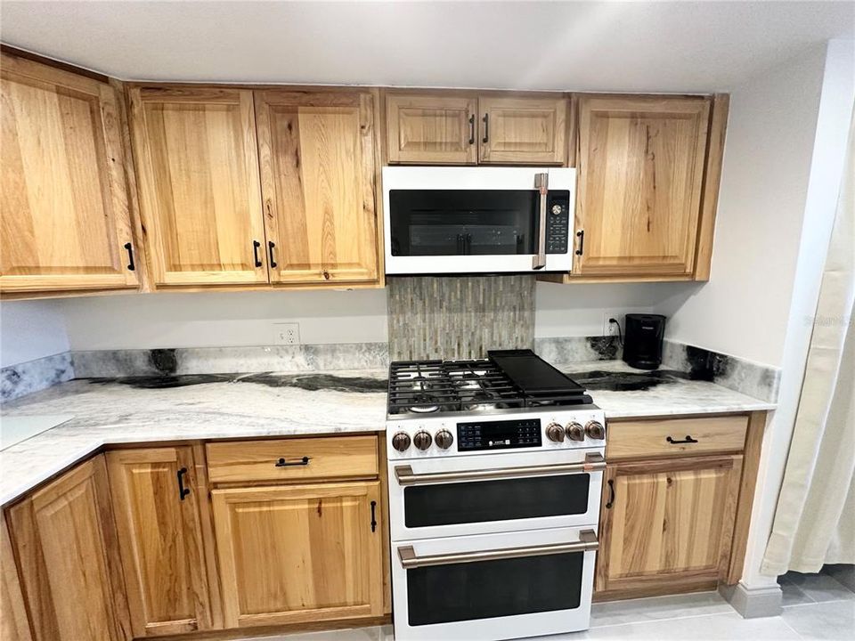 For Sale: $264,900 (2 beds, 2 baths, 1280 Square Feet)