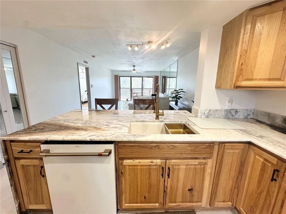 For Sale: $264,900 (2 beds, 2 baths, 1280 Square Feet)